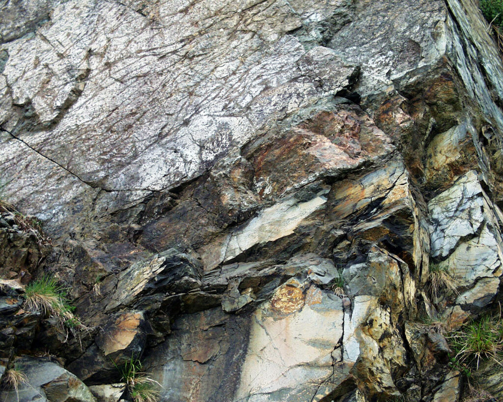 Filone di rodingite. San Pietro D'Orba (2013) Photo Cristiano Queirolo